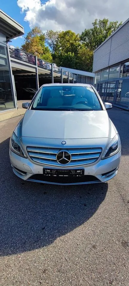 Mercedes-Benz B180