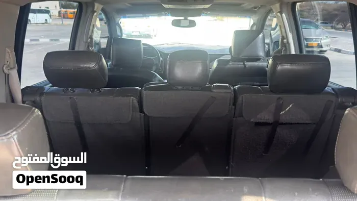 Nissan Armada 2004 photo 2