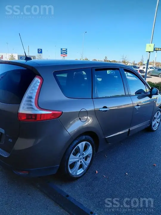 Renault Grand Scenic 2010 photo 2