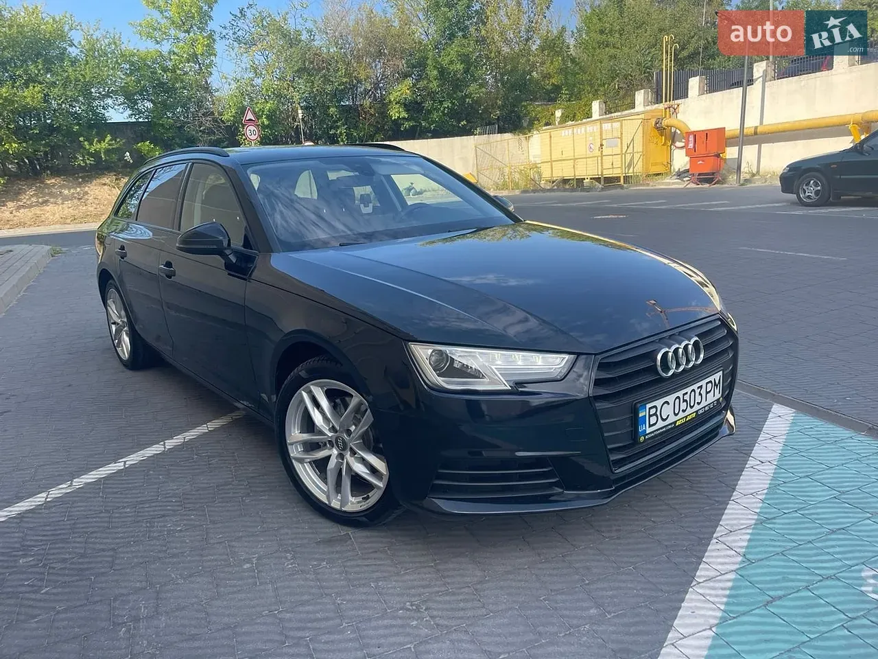 Audi A4 2016 photo 2