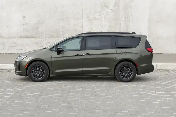 Chrysler Pacifica 2027 photo 3