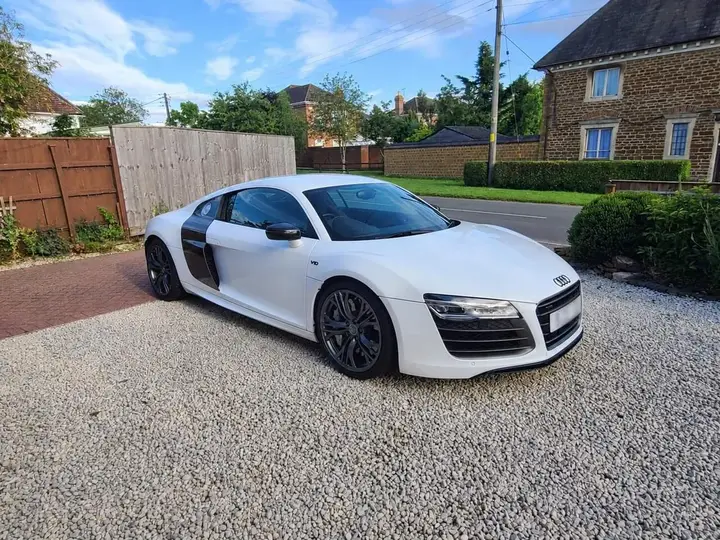 Audi R8 2015 photo 2