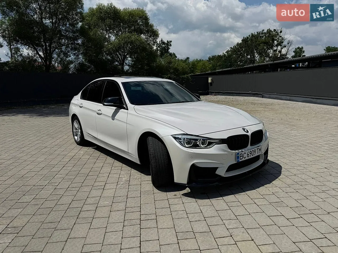 BMW 3 Series 2015 photo 2