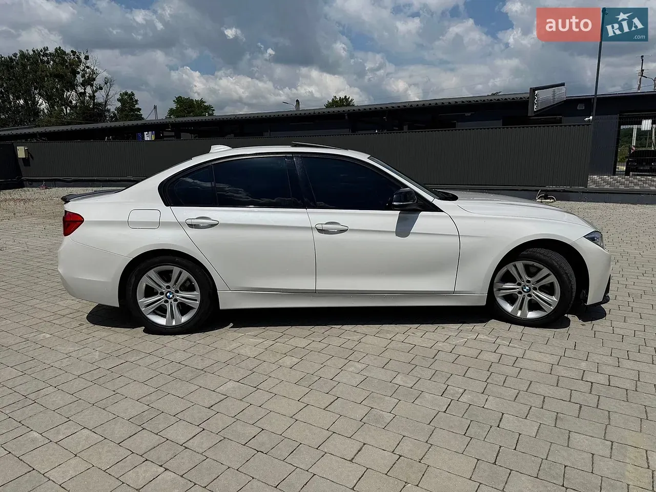 BMW 3 Series 2015 photo 4