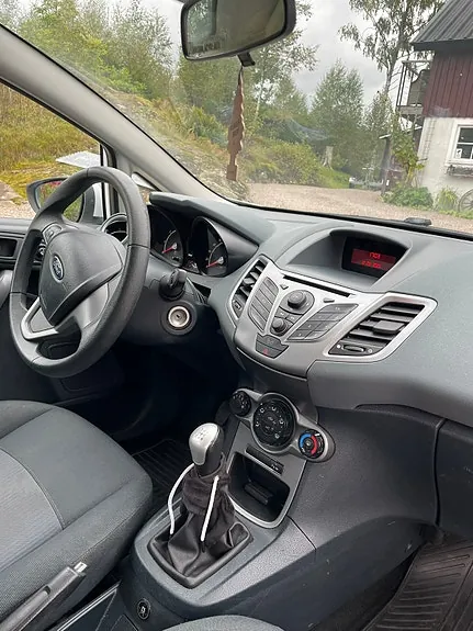 Ford Fiesta 2010 photo 5