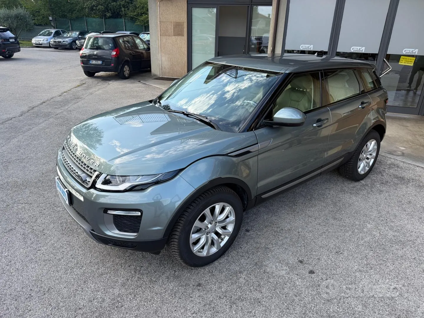 Land Rover Range Rover Evoque 2017 photo 2