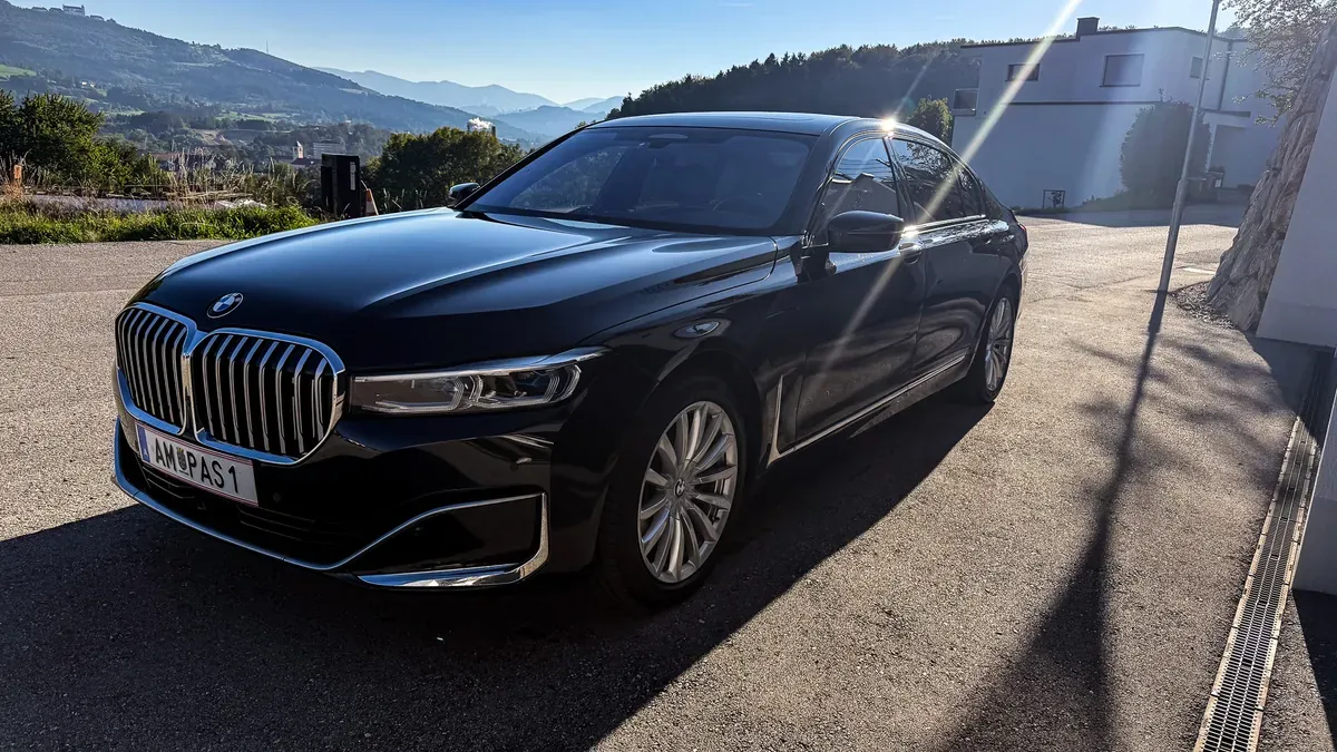 BMW 7 Series 2021 photo 2
