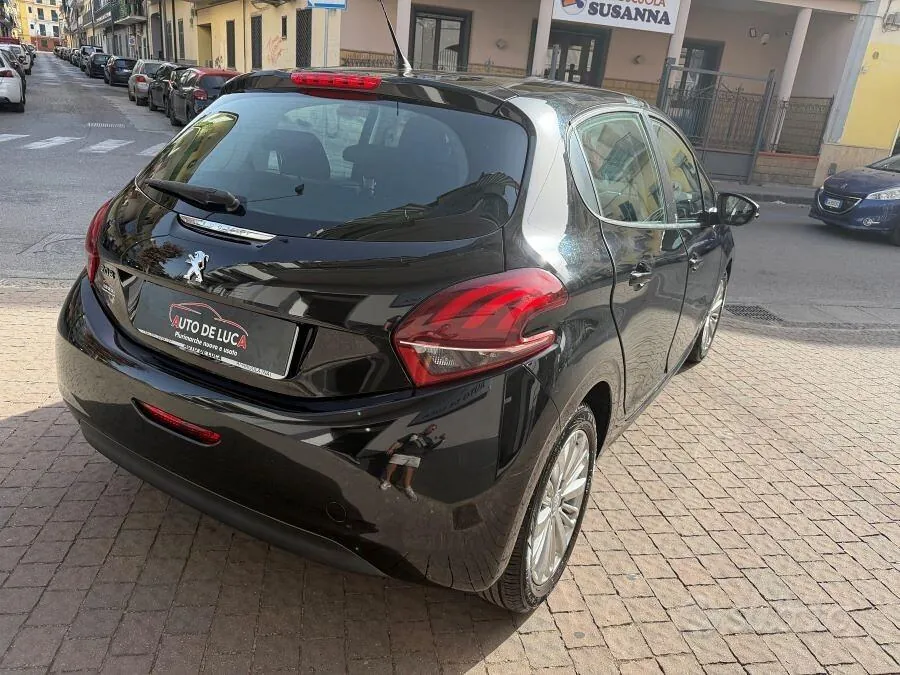 Peugeot 208 2018 photo 5