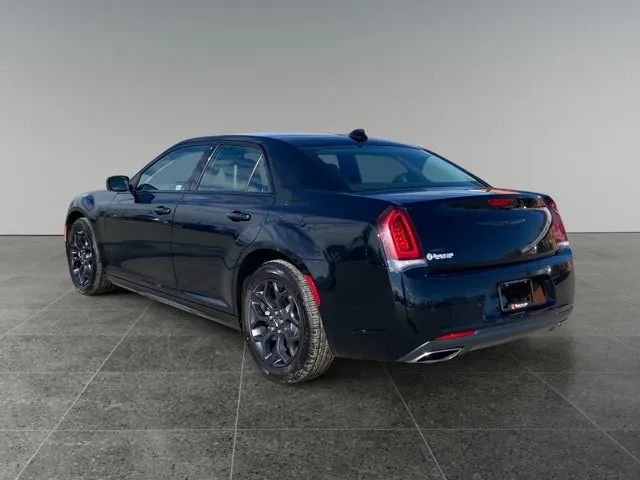 Chrysler 300 2022 photo 4