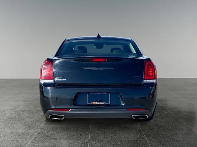 Chrysler 300 2022 photo 5