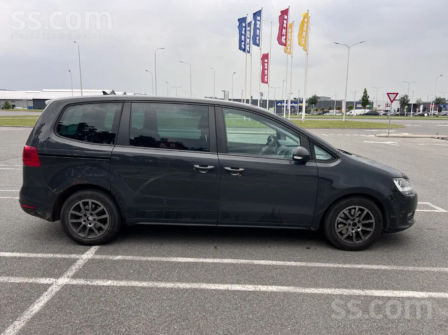 Volkswagen Sharan 2012 photo 4