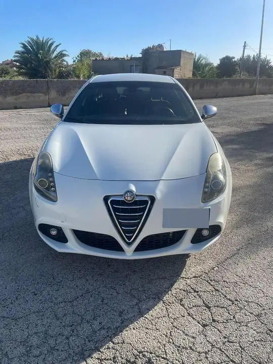 Alfa Romeo Giulietta 2011 photo 2
