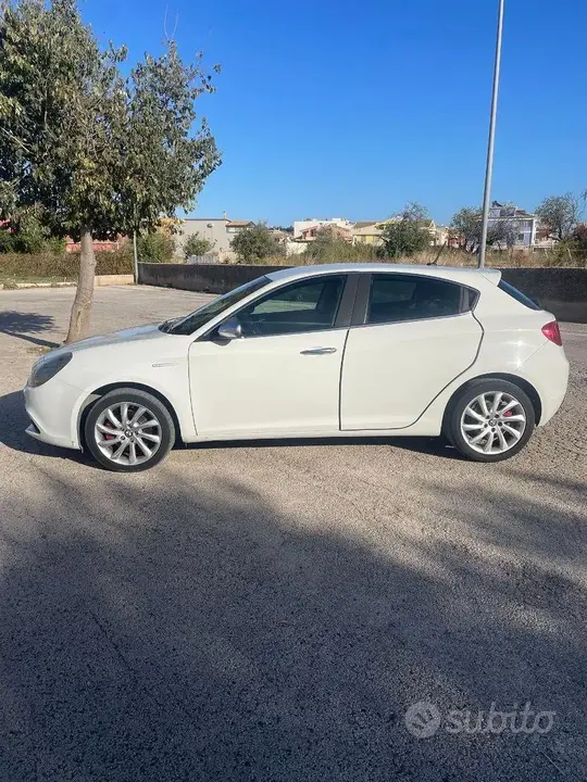 Alfa Romeo Giulietta 2011 photo 3