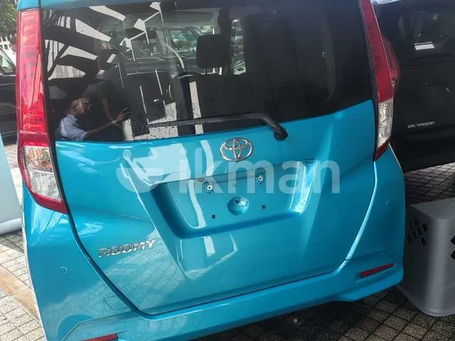 Toyota Roomy 2023 photo 2