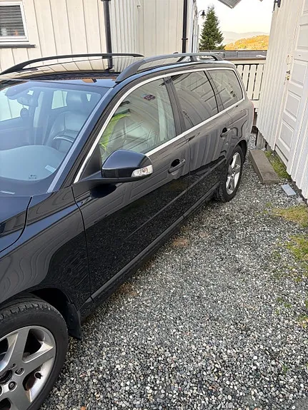 Volvo V70 2010 photo 2