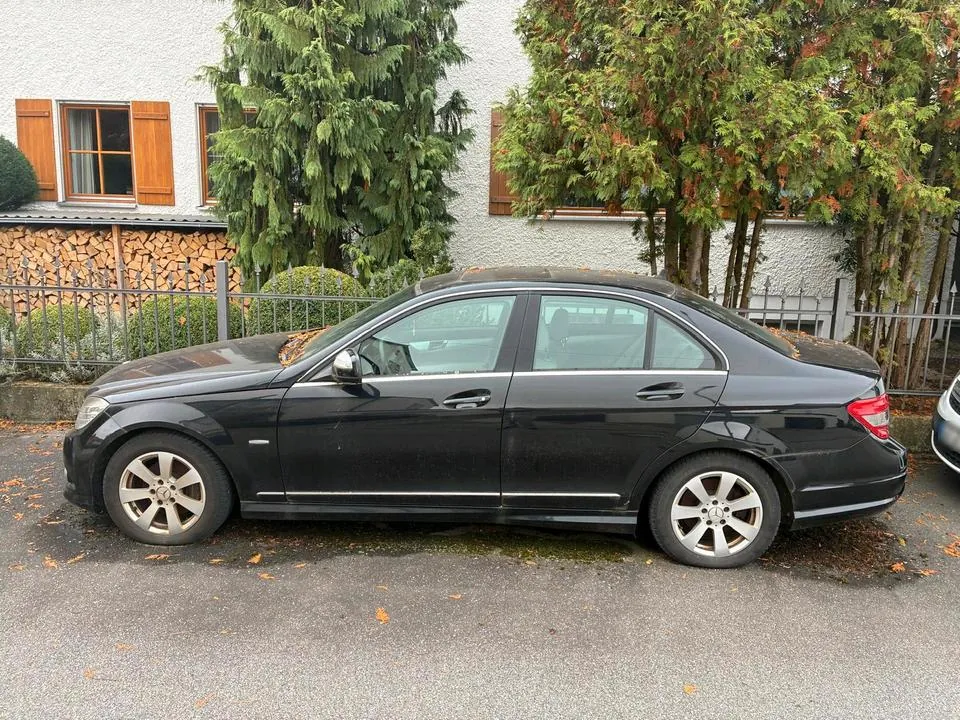 Mercedes-Benz C230