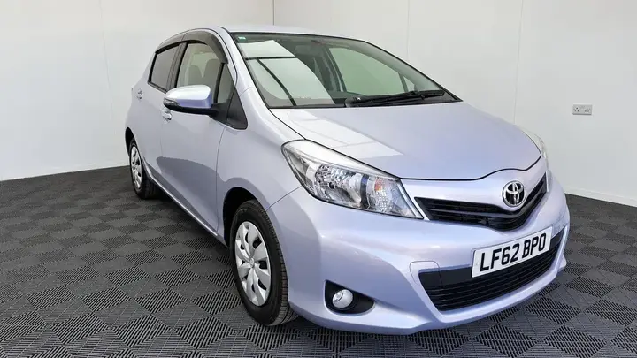 Toyota Yaris 2012 photo 2