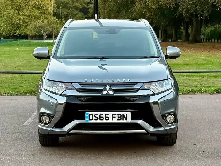 Mitsubishi Outlander 2016 photo 2