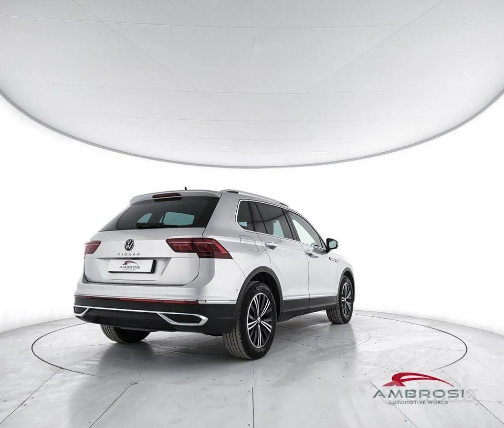 Volkswagen Tiguan 2024 photo 3