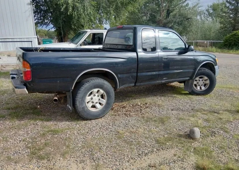 Toyota Tacoma 2000 photo 2