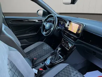 Volkswagen T-Roc 2023 photo 2