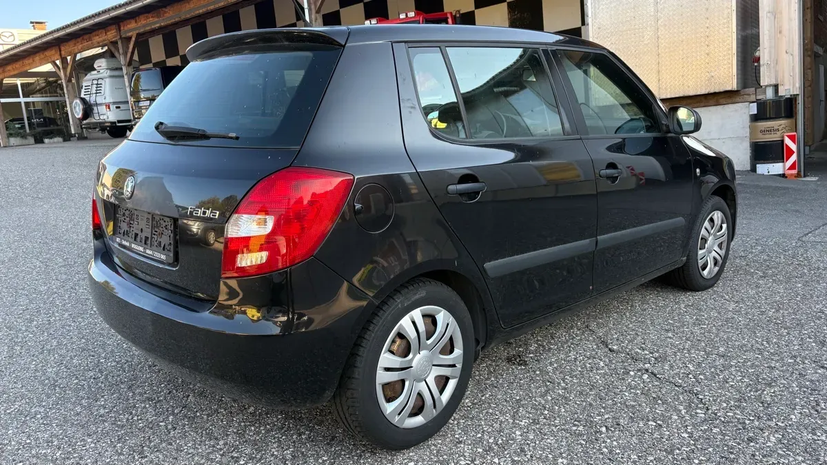 Skoda Fabia 2012 photo 3