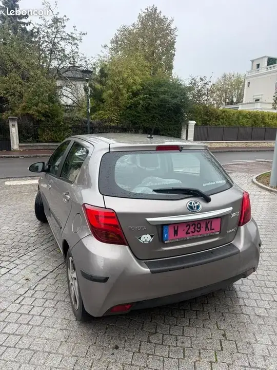 Toyota Yaris 2015 photo 2