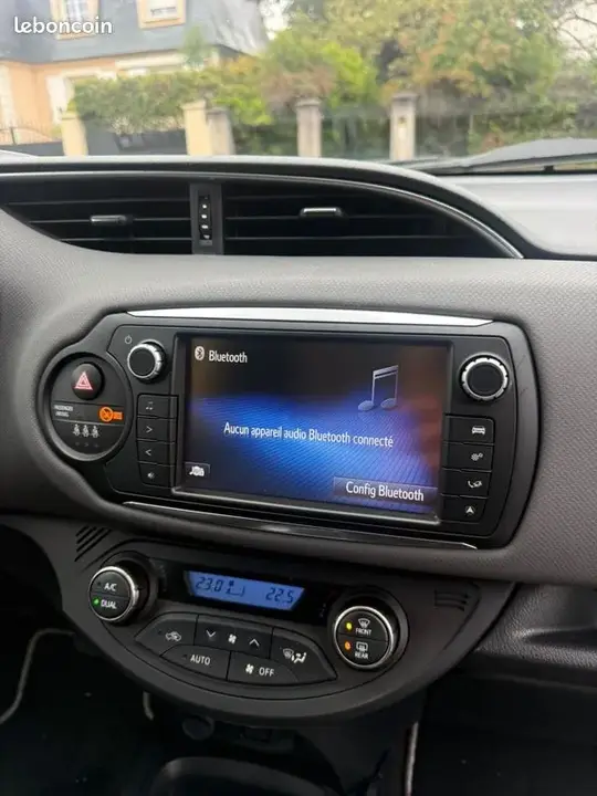 Toyota Yaris 2015 photo 4