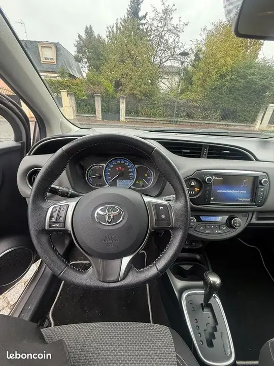 Toyota Yaris 2015 photo 3
