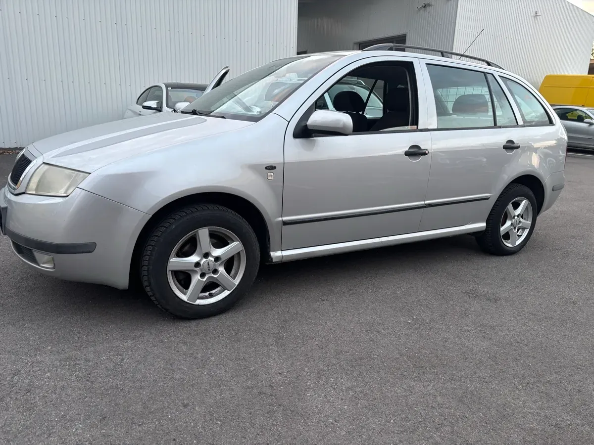 Skoda Fabia 2002 photo 2