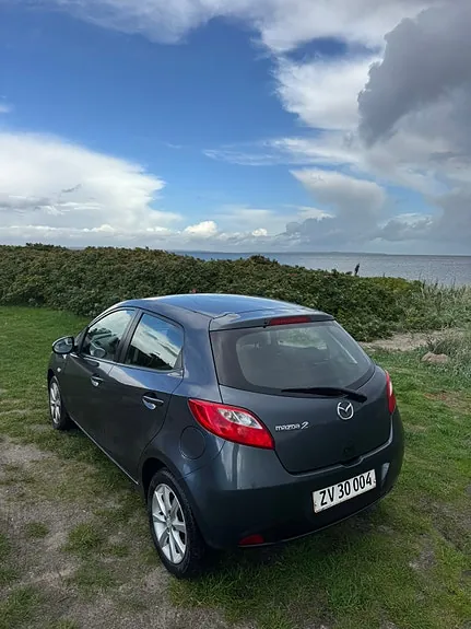 Mazda 2 2009 photo 3