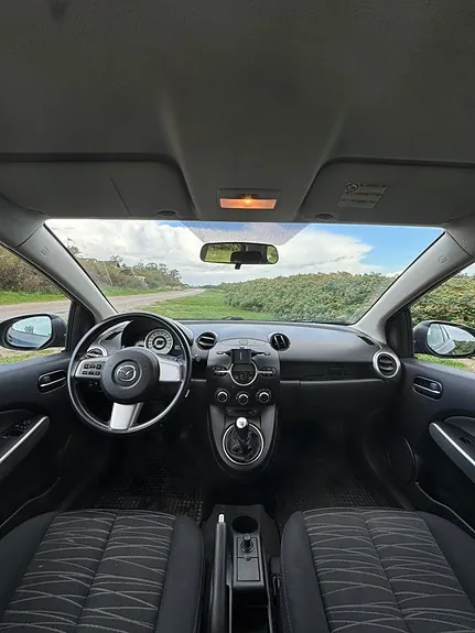 Mazda 2 2009 photo 4