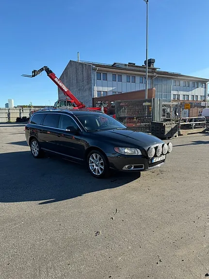 Volvo V70 2010 photo 2