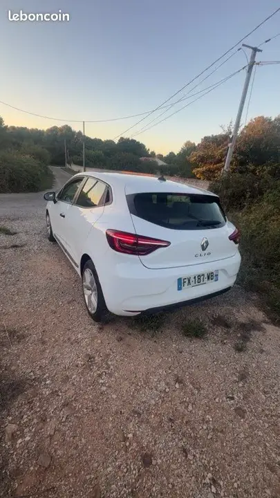 Renault Clio 2021 photo 2