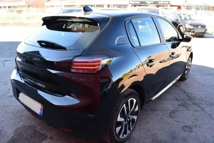 Peugeot 208 2025 photo 2