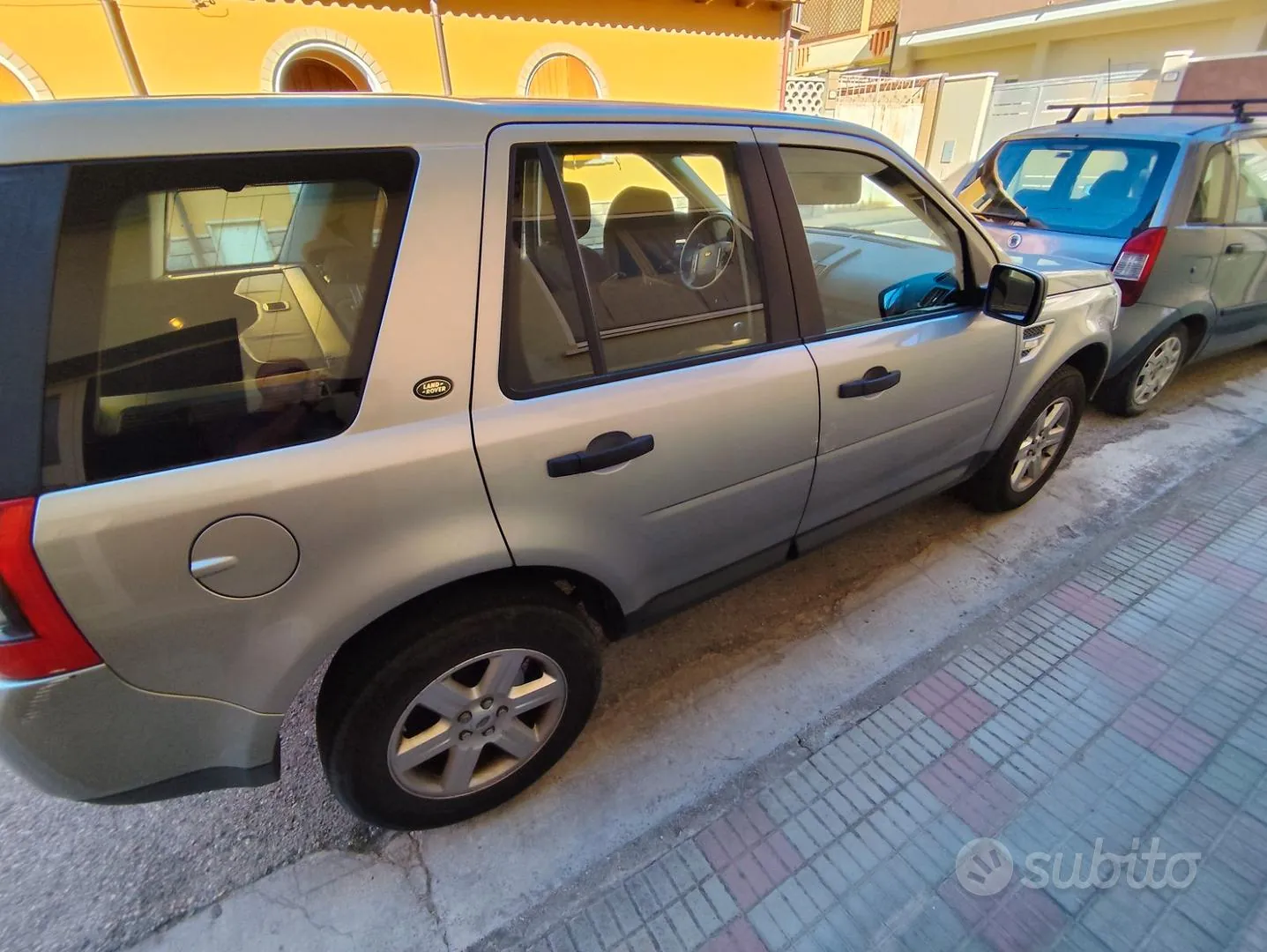 Land Rover Freelander 2010 photo 4
