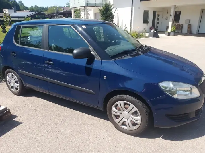 Skoda Fabia 2012 photo 2