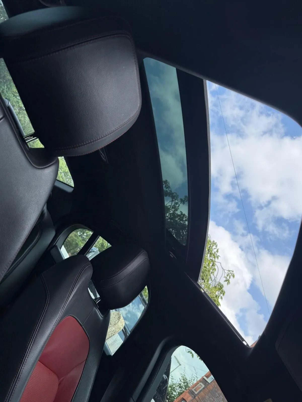 Jaguar Xe 2016 photo 4