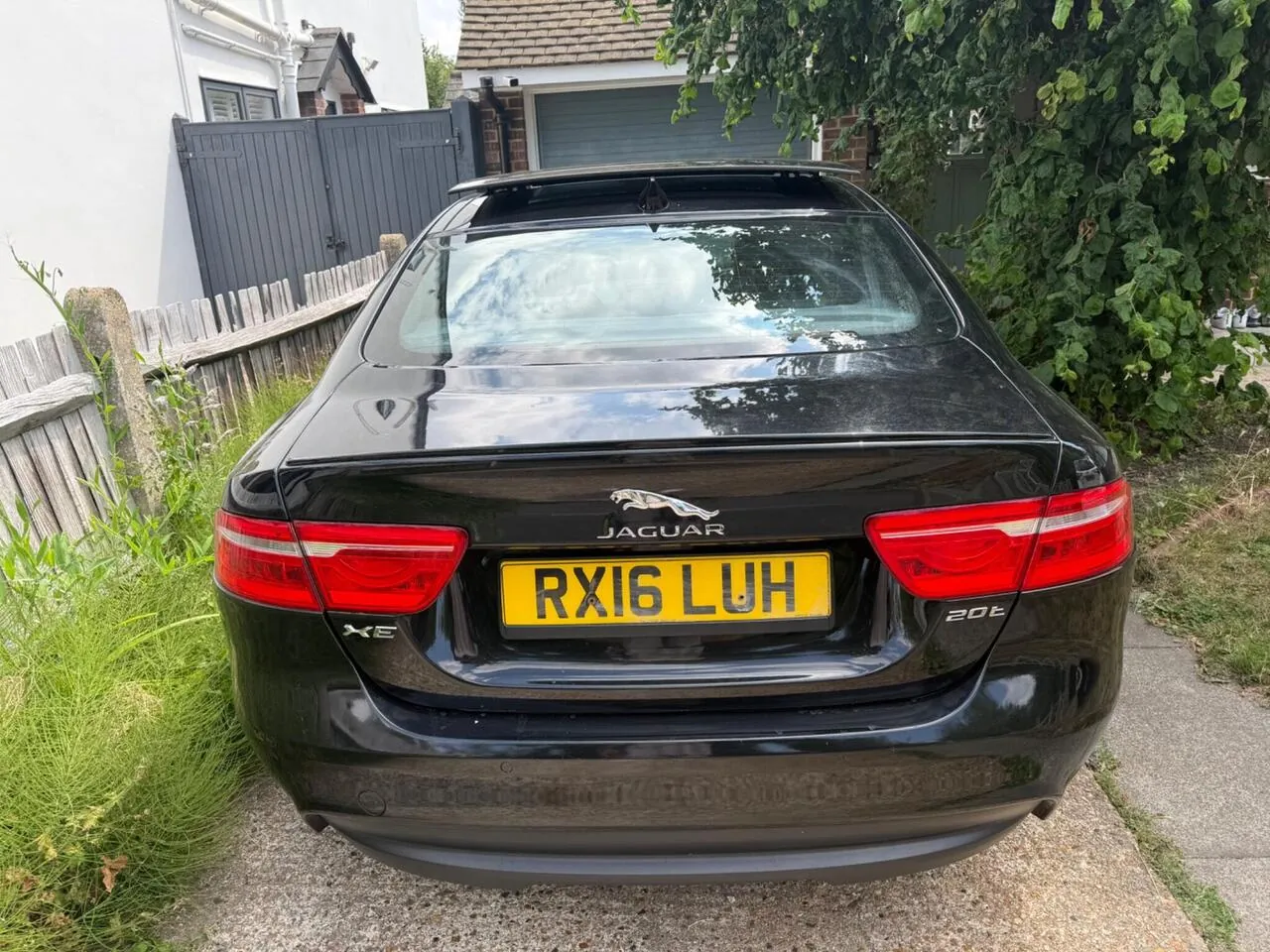 Jaguar Xe 2016 photo 2