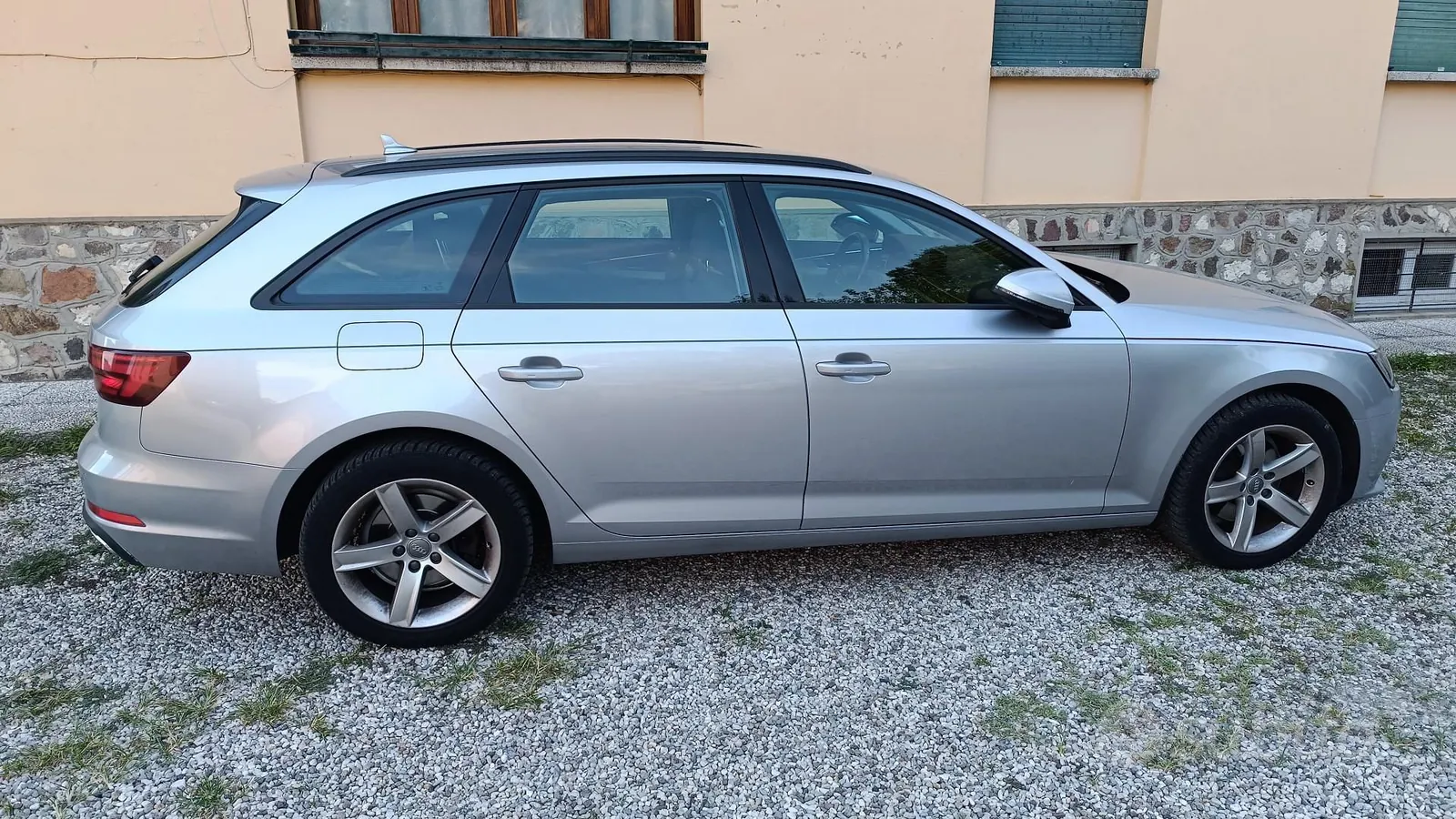 Audi A4 2019 photo 2