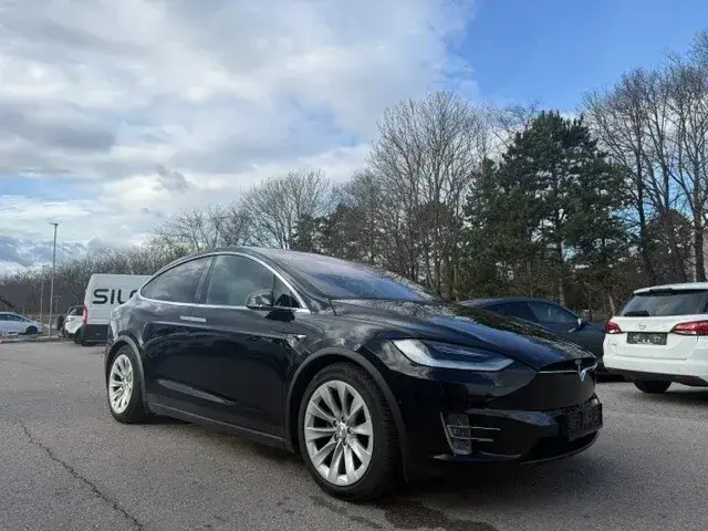Tesla Model X 2020 photo 2
