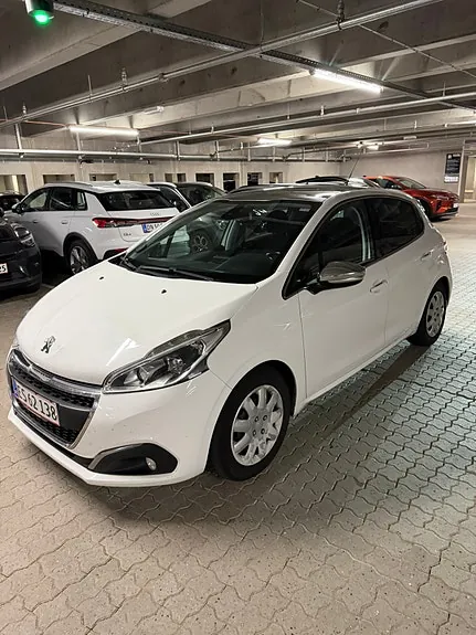 Peugeot 208 2017 photo 2