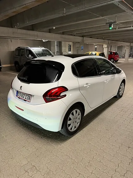 Peugeot 208 2017 photo 3