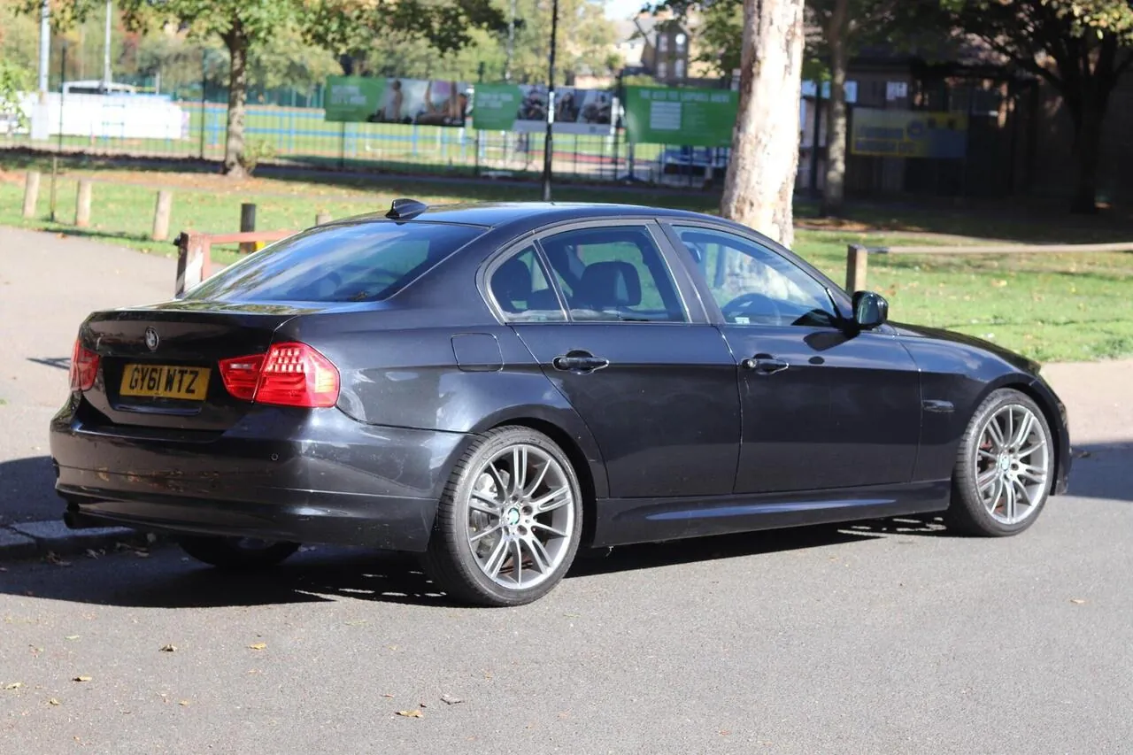 BMW 3 Series 2011 photo 3