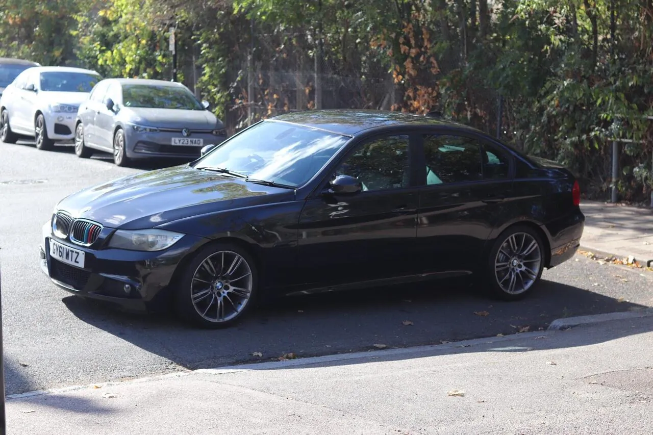 BMW 3 Series 2011 photo 4