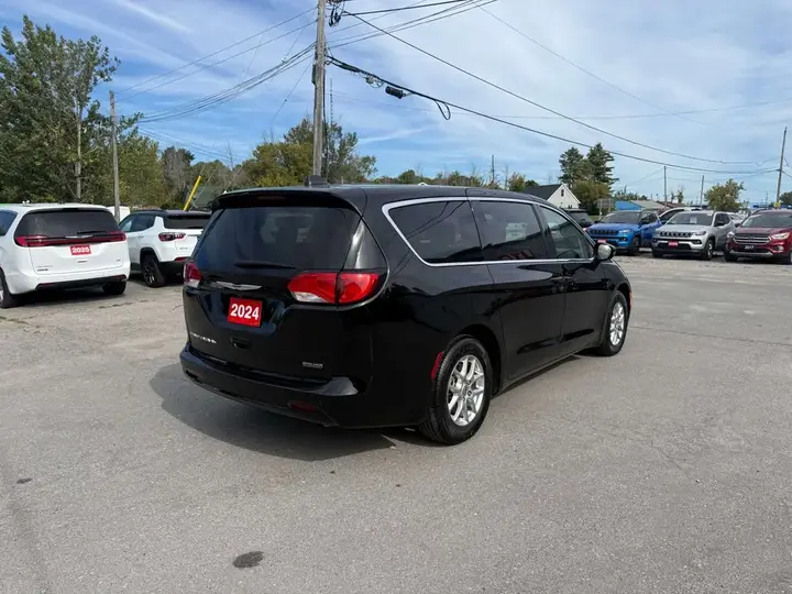 Chrysler Grand Caravan 2024 photo 5