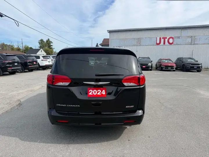 Chrysler Grand Caravan 2024 photo 4