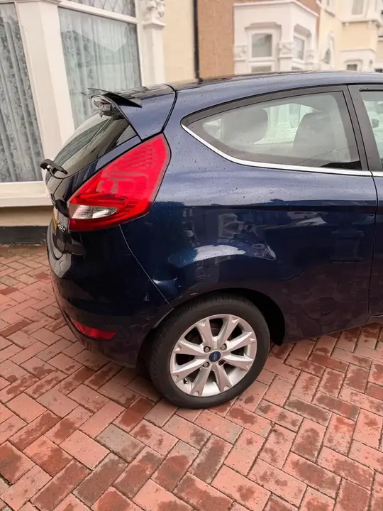 Ford Fiesta 2010 photo 3