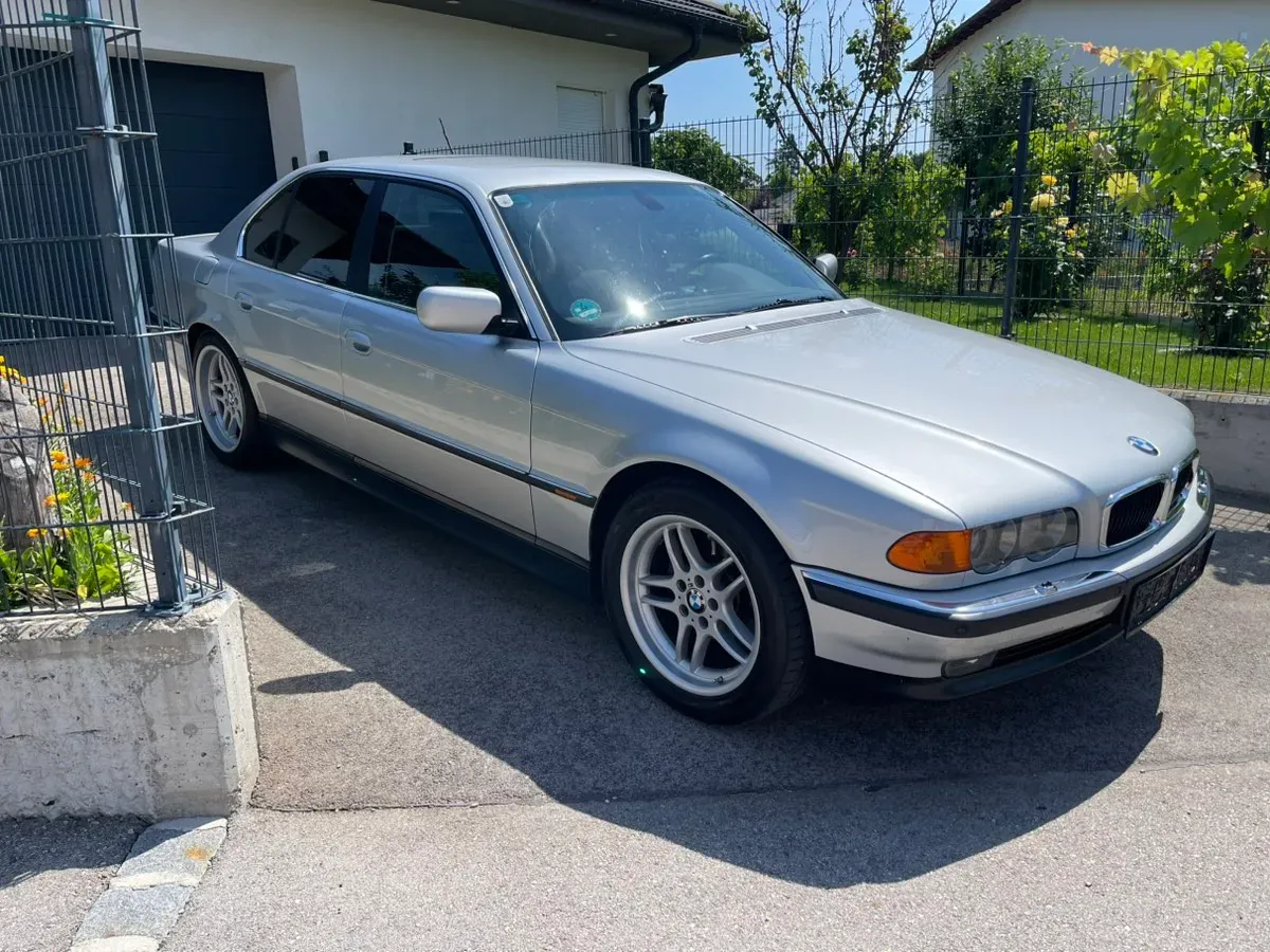 BMW 7 Series 2001 photo 2