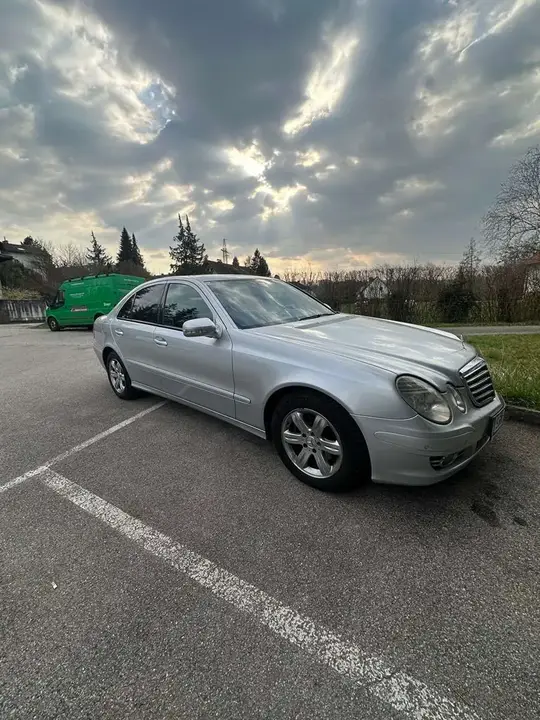 Mercedes-Benz E-Class 2007 photo 2